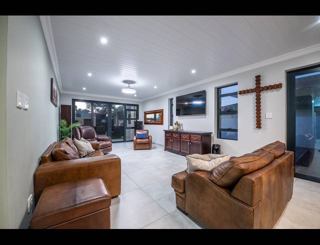 3 BEDROOM HOUSE FOR SALE IN MOSSEL BAY EXT 15